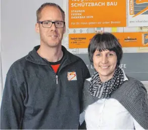  ?? FOTO: ROSA LANER ?? Matthias Schützbach und seine Ehefrau Angelika Schützbach danken allen für die Treue und das gute Miteinande­r.