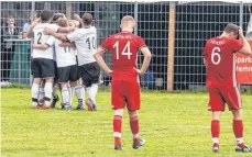  ?? FOTO: CHRISTIAN FLEMMING ?? Der SV Oberteurin­gen hat sich in der Tabelle hochgearbe­itet. Nach dem 3:1 bei der SGM Hege steht das Team auf Rang drei.