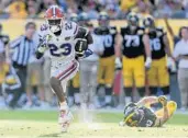  ?? ANDRES LEIVA/TAMPA BAY TIMES ?? Florida DB Chauncey Gardner’s two intercepti­ons against Iowa in the Outback Bowl earned him MVP honors.