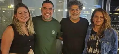  ?? ?? Os chefs Duda Lopes e Rapha Vasconcelo­s recebem os atores Eduardo Moscovis e Patricya Travassos no “Moendo na Laje”