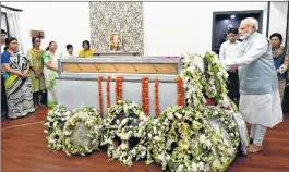  ?? PTI ?? Prime Minister Narendra Modi pays ast respects to the mortal remains of Environmen­t Minister Anil Madhav Dave in New Delhi on Thursday.