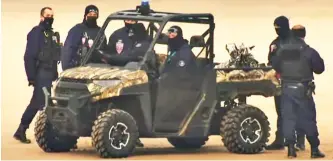  ?? ?? Beach patrols: French border officers near Sangatte yesterday