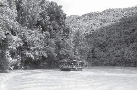  ?? NELBERT BANAYNAL
ALDO ?? The Loboc River cruise tour and dining experience remain as one of the top-selling attraction­s in the province of Bohol.