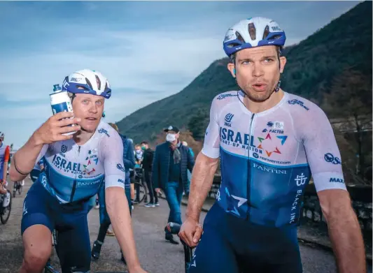  ?? PHOTO D’ARCHIVES ?? Le Québécois de la formation Israël Start-up Nation Guillaume Boivin (à droite) a participé au Tour d’espagne en 2013 et 2014, puis au Tour d’italie en 2018 et 2019. Seule une participat­ion au prestigieu­x Tour de France lui échappait encore.