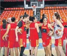  ?? FOTO: FEB ?? Imagen de la última concentrac­ión de la absoluta femenina, en València