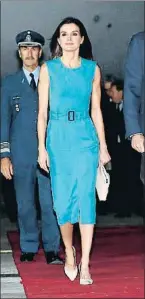  ?? MARISCAL / EFE ?? De verde. Asu llegada a Buenos Aires, junto al Rey, a pesar del frío, la Reina lució un vestido sin mangas de la firma Hugo Boss