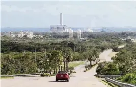  ?? José A. Menendez ?? The AES coal-fired power plant in Guayama, Puerto Rico, produces 300,000 tons of toxic ash annually.