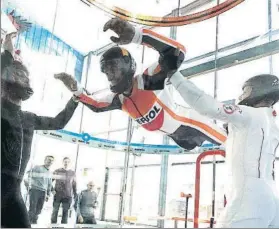  ?? FOTO: J. A. SIRVENT ?? Márquez lo pasó en grande en el túnel de viento de MadridFly, en Las Rozas