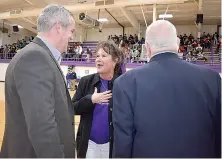  ?? Staff photo by Jim Williamson ?? Principal Kay York, center, talks to members of the Arkansas Associatio­n of Secondary School Principals during an assembly in which she was given the Arkansas Principal of the Year award on Friday at Ashdown, Ark., High School. Dr. Richard Abernathy,...