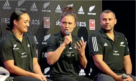  ?? GETTY IMAGES ?? Ruby Tui makes a point during yesterday’s naming of the Black Ferns squad which will be led by Ruahei Demant, left, as last year’s captain, Les Elder, below, missed out on selection.
