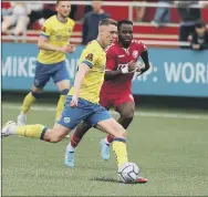  ?? ?? ACTION Hawks’ Paul Rooney in action at Hemel Hempstead yesterday