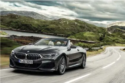  ?? BMW ?? Trübe Tage, trübe Stimmung? Von wegen! Das neue 8er-Cabrio von BMW macht Lust auf einen langen und sonnenreic­hen Sommer.