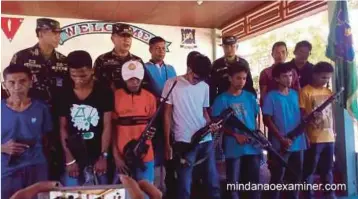  ??  ?? GAMBAR fail, beberapa anggota
militan Abu Sayyaf yang menyerah diri kepada tentera
pada Januari lalu. - Agensi