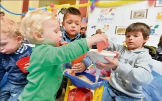  ?? (Photo d’archive Michael Alesi) ?? Les enfants, mais aussi leurs parents, pourront bénéficier de toutes sortes d’animations, conférence­s et ateliers, tout le long de la semaine du  au  novembre.