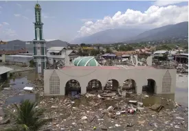  ?? FOTO: TT-AP/RIFKI ?? Ruinerna efter en moské i Palu.