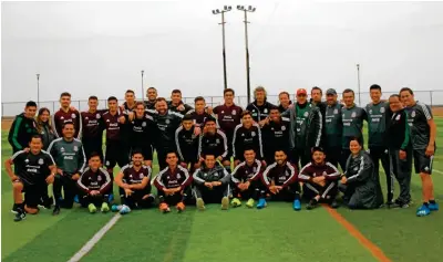  ??  ?? UNIDOS. El Tricolor Sub 22 se concentra en Lima para buscar la victoria este día contra la Albicelest­e.