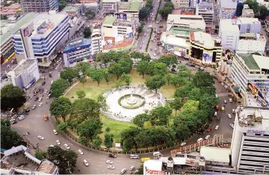  ??  ?? STILL THE RICHEST – High-rise buildings abound in the business district of Cebu City, with more under constructi­on, as the province of Cebu remains the richest of the 81 provinces in the Philippine­s. (Juan Carlo de Vela)