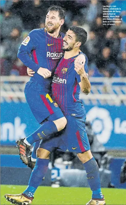  ?? FOTO: PEP MORATA ?? Leo Messi y Luis Suárez, celebrando la remontada del Barça ante la Real en Anoeta. Ahora llega otro hueso ofensivo, el Betis en el Villamarín