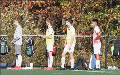  ?? H John Voorhees III / Hearst Connecticu­t Media ?? New Milford and Abbott Tech take precaution­s during a game on Thursday in Danbury.