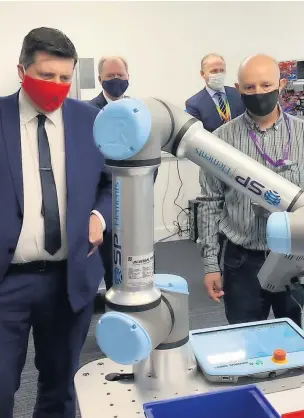  ?? ?? Visitor
Education minister Jamie Hepburn MSP saw a cobot in action