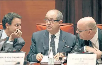  ?? ANDREU DALMAU/EFE ?? El conseller d’Interior, Felip Puig, durant l’última compareixe­nça parlamentà­ria