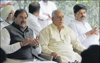  ?? RAVI KUMAR/HT ?? Senior INLD leader Abhay Chautala and state party president Ashok Arora during a press conference in Chandigarh on Thursday,