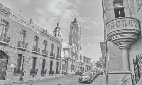  ??  ?? El Saltillo de ayer (Casino de Saltillo, Catedral, Casa Telmex y Casa Purcell).