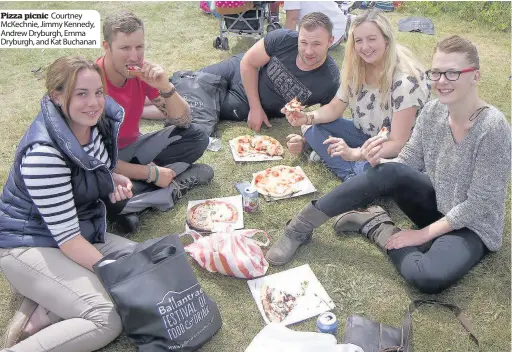  ??  ?? Pizza picnic Courtney McKechnie, Jimmy Kennedy, Andrew Dryburgh, Emma Dryburgh, and Kat Buchanan