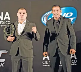  ??  ?? Caín Velásquez (izq.) y Fabricio Werdum (der.) en el 2014