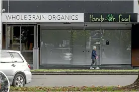  ?? WARWICK SMITH/STUFF ?? Wholegrain Organics is the latest empty storefront to grace Palmerston North’s central square. Left, Robert Hall.