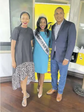  ??  ?? Dr Dominique Reid, Miss Manchester Festival Queen 2021, poses for a photo with Manchester MPS Rhoda Crawford (left) and Mikael Phillips (right).