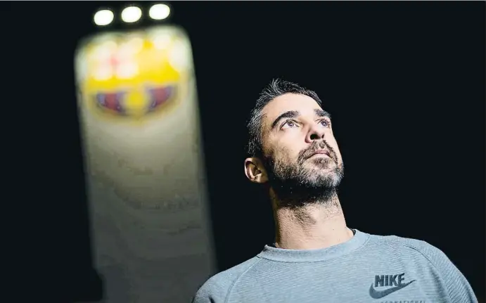  ?? XAVIER CERVERA ?? Juan Carlos Navarro posando a mediados de temporada con motivo de sus 20 años en el primer equipo blaugrana