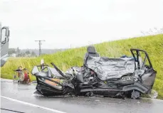  ?? FOTO: THOMAS WARNACK ?? Der Honda ist kaum mehr zu erkennen.