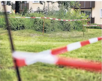  ?? FOTO: KÖHLEN ?? Markierung­en an der Oderstraße wiesen im Rahmen der Bürgerinfo­rmation die geplanten Bauflächen aus - und sorgten für Empörung in der Nachbarsch­aft.