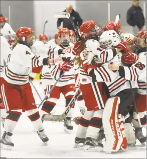  ?? Dave Stewart / Hearst Connecticu­t Media ?? The New Canaan Rams celebrate after defeating Greenwich 3-1 to win the FCIAC girls hockey championsh­ip at the Darien Ice House on Saturday.