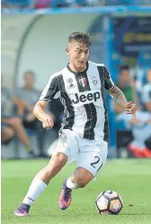  ??  ?? Paulo Dybala. De los 4, el menos efectivo: 17 goles en 36 partidos. “Estamos esperando su primer gol en la selección argentina”, remarcó la revista francesa.