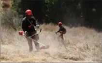  ?? ARIC CRABB STAFF PHOTOGRAPH­ER ?? Wildland fire crew members from the Firestorm company work on creating a fire break along the Lafayette Ridge Trail in Briones Regional Park on Tuesday.