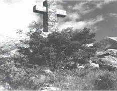  ??  ?? The newly-erected Cross Kopje (Courtsey of National Archives of Zimbabwe)