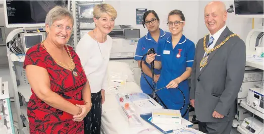  ??  ?? Kay Alexander, second left, with staff nurses Natalie Coleman and Natalie Flowers and the Mayor and Mayoress