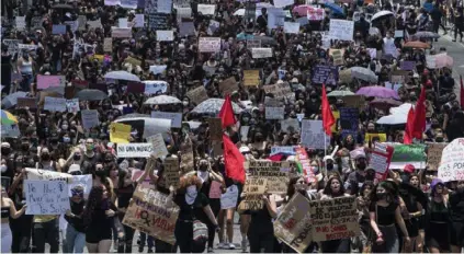  ?? AFP ?? Esta marcha fue una de las más concurrida­s para exigir justicia y respeto.