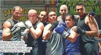  ??  ?? Dwynn (centre) with some of the business profession­als ready to fight after training for 10 weeks.