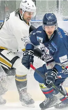  ?? ?? BATTLING: Dundee Stars’ Timi Lahtinen in a tussle for the puck with Nottingham Panthers’ Matthew Myers.