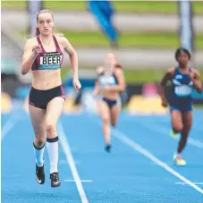  ?? Picture: GETTY IMAGES ?? Gold Coaster Ellie Beer wins the Australian under-17 women’s 400m final in Sydney.
