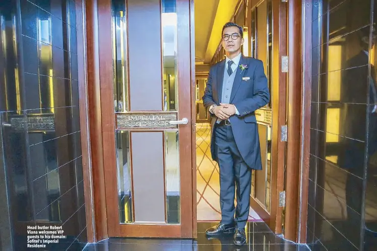  ?? STAR Photos by GEREMY PINTOLO ?? Head butler Robert Viana welcomes VIP guests to his domain: Sofitel’s Imperial Residence