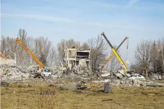  ?? AP PHOTO ?? Workers clear rubble Tuesday after Ukrainian rocket strike in Makiivka, in the Russian-controlled Donetsk region, in eastern Ukraine.