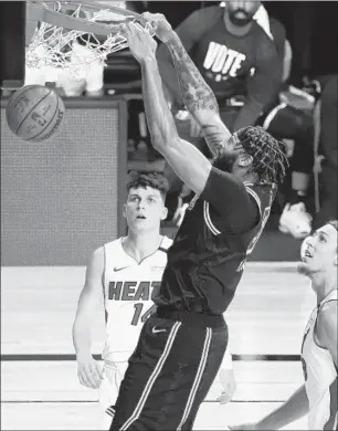  ?? KEVIN C. COX/GETTY-AFP ?? The Lakers’ Anthony Davis, dunking in the first half Friday night, finished with 32 points.