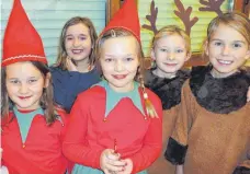  ?? FOTO: MELANIE JÄGER ?? Junge Schauspiel­er der Heroldstat­ter Schule bei ihrer Aufführung. Sie trugen das Weihnachts­musical „Der zerstreute Weihnachts­mann“vor und erhielten dafür viel Applaus.