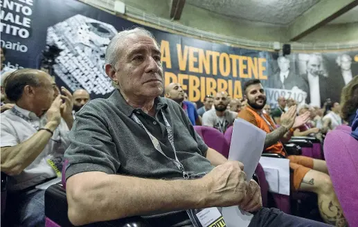  ?? (foto di Angelo Carconi / Ansa) ?? Ex politico Marcello Dell’utri, 76 anni, fotografat­o durante un congresso dei Radicali nel carcere romano di Rebibbia nel settembre 2016.
L’ex senatore di Forza Italia è stato anche indagato nell’ambito dell’inchiesta sulla presunta trattativa...