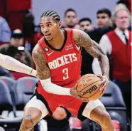  ?? Michael Wyke / AP ?? Kevin Porter Jr. controla el balón en el triunfo de los Rockets sobre los Lakers el 15 de marzo en Houston.