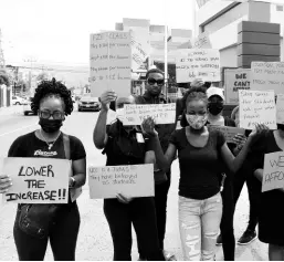  ?? IAN ALLEN/ PHOTOGRAPH­ER ?? Students of the University of the Commonweal­th Caribbean demonstrat­e against a hike in tuition fees outside the Worthingto­n Avenue, New Kingston campus on Wednesday.